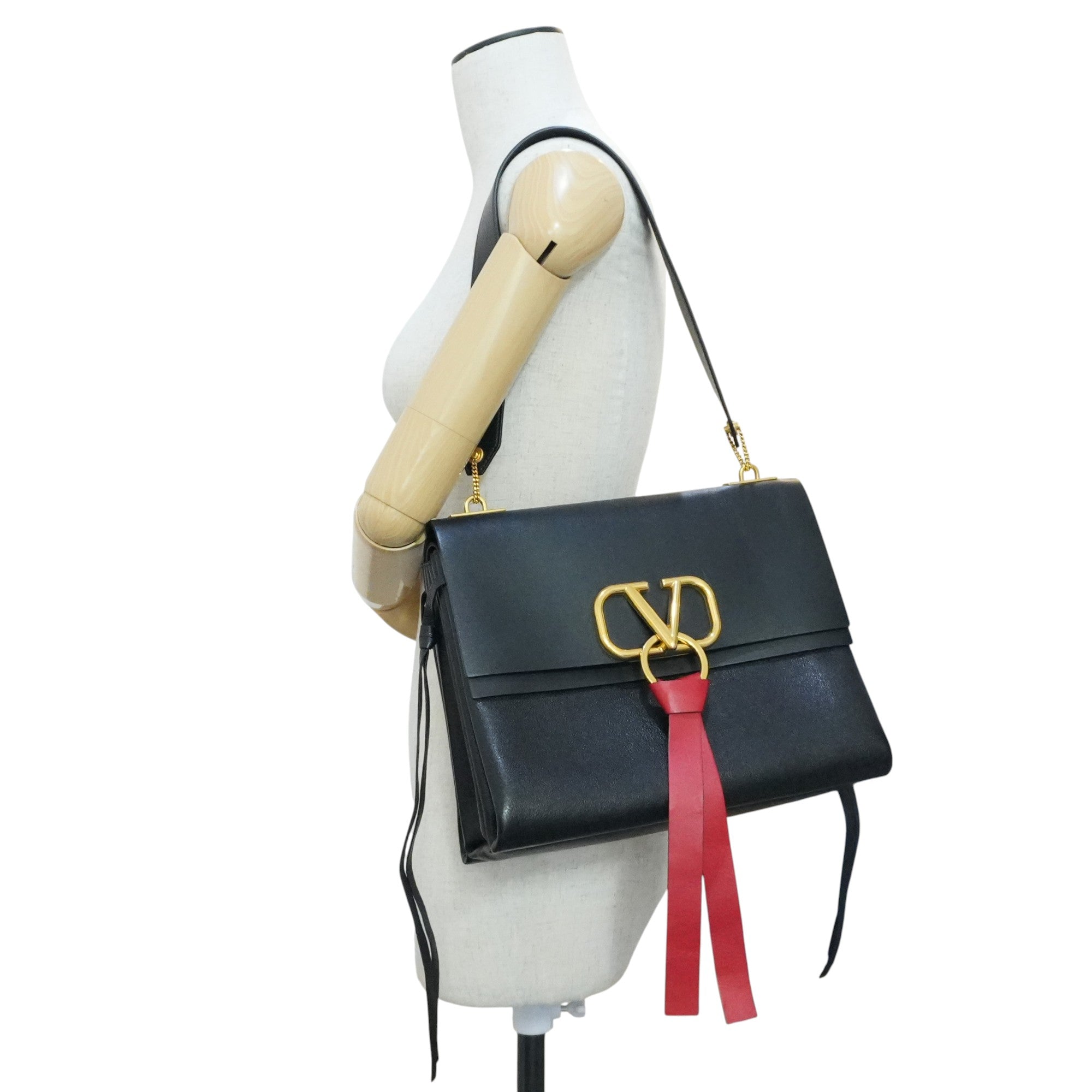 Pre-owned Valentino Garavani VRING Shoulder Bag Black