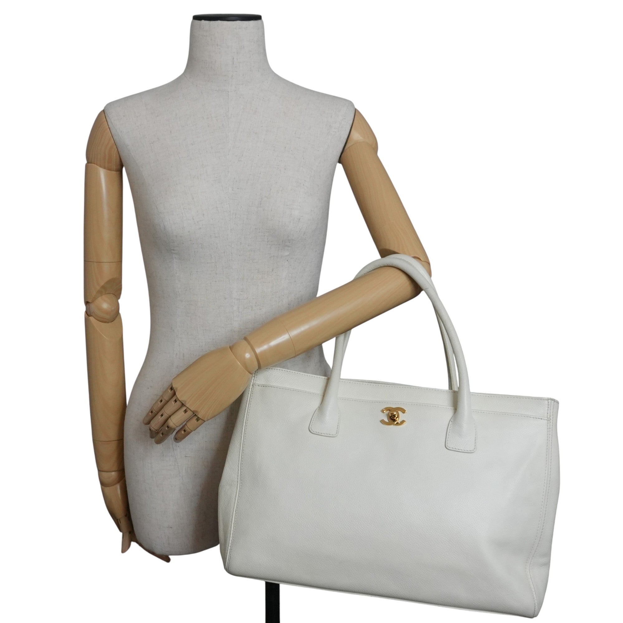 Pre-owned Chanel Caviar Skin Tote Bag White